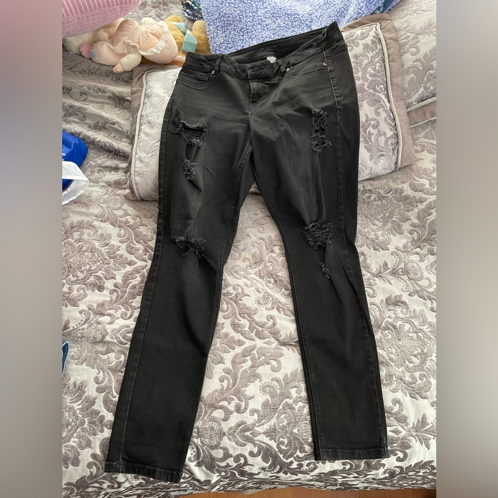 Comfy and cute ripped black jeans
